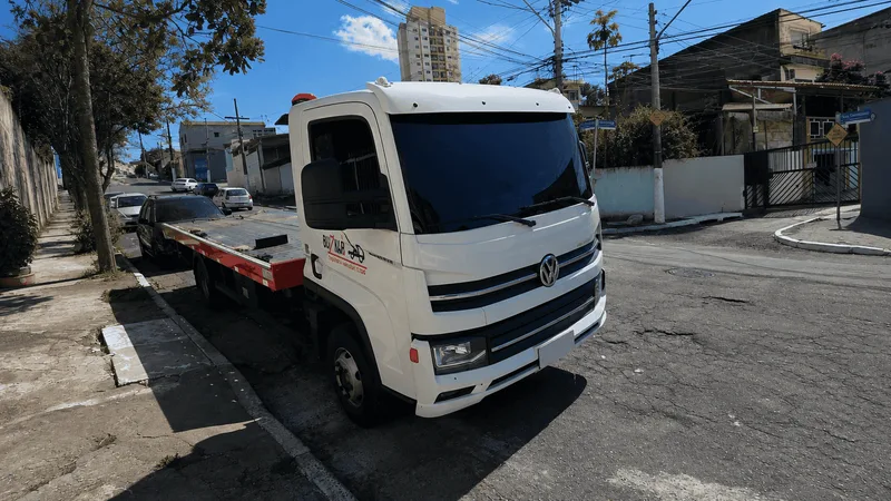 Atendimento de carga de bateria no local com frota Buzkar