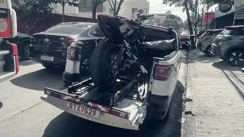 Transporte exclusivo de motos com plataforma especializada Buzkar